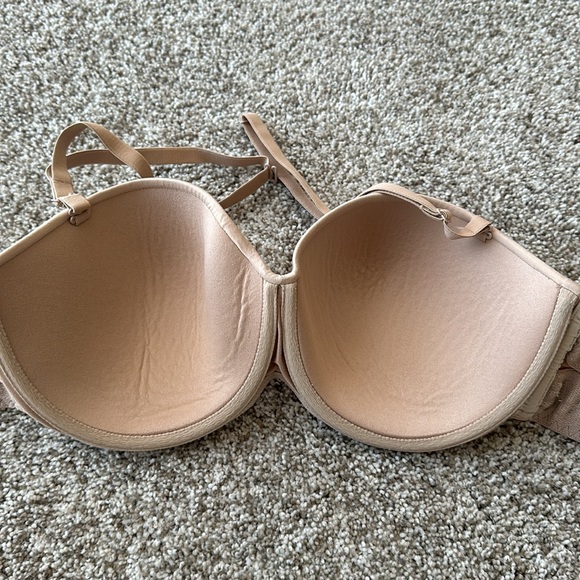 Victorias Secret, Body By Victoria Strapless Bra - Picture 6 of 7